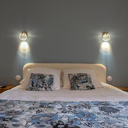 Chazelles  Le Bois Des Fees De Chazelles Bed & Breakfast エクステリア 写真