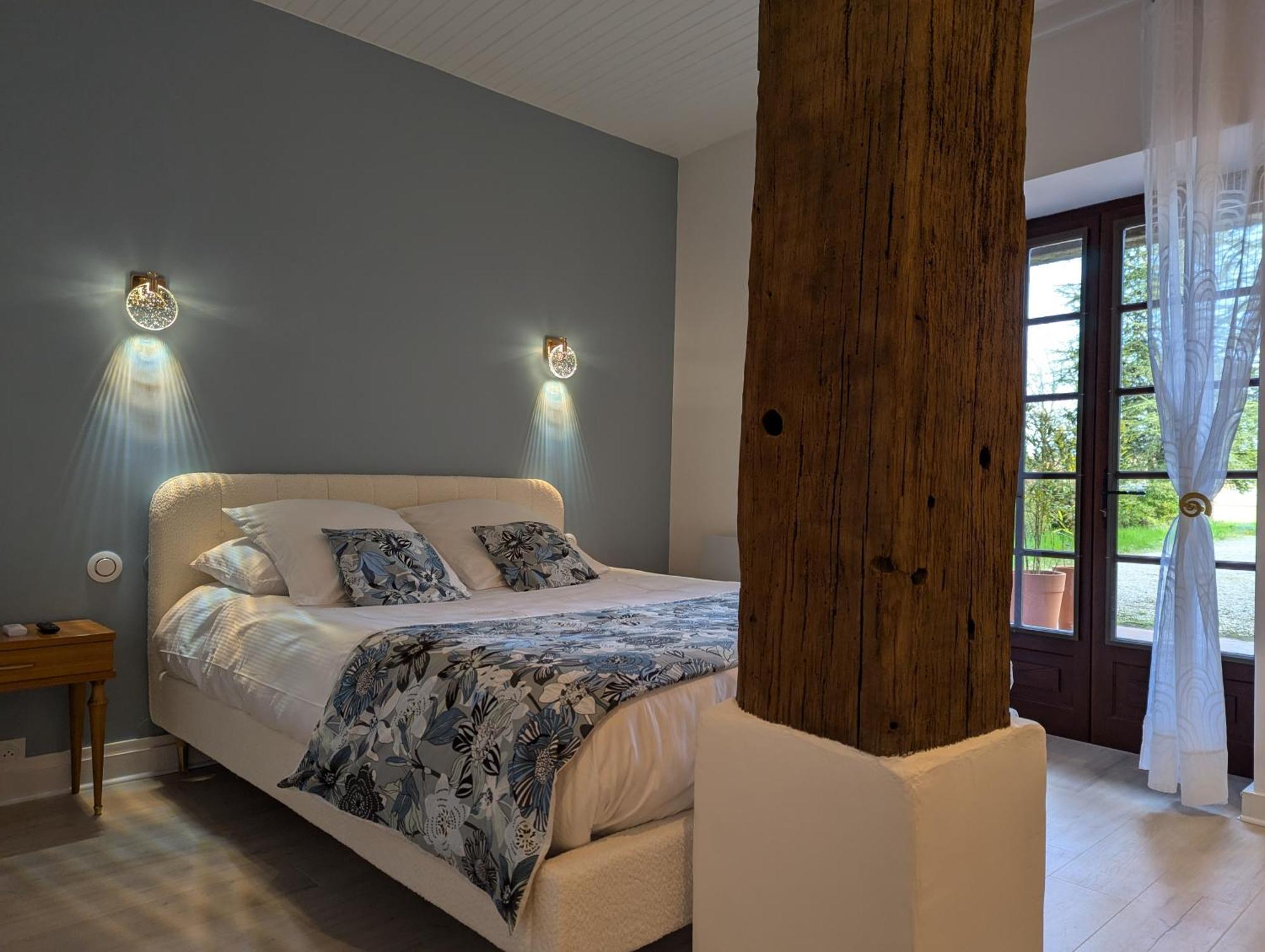 Chazelles  Le Bois Des Fees De Chazelles Bed & Breakfast エクステリア 写真